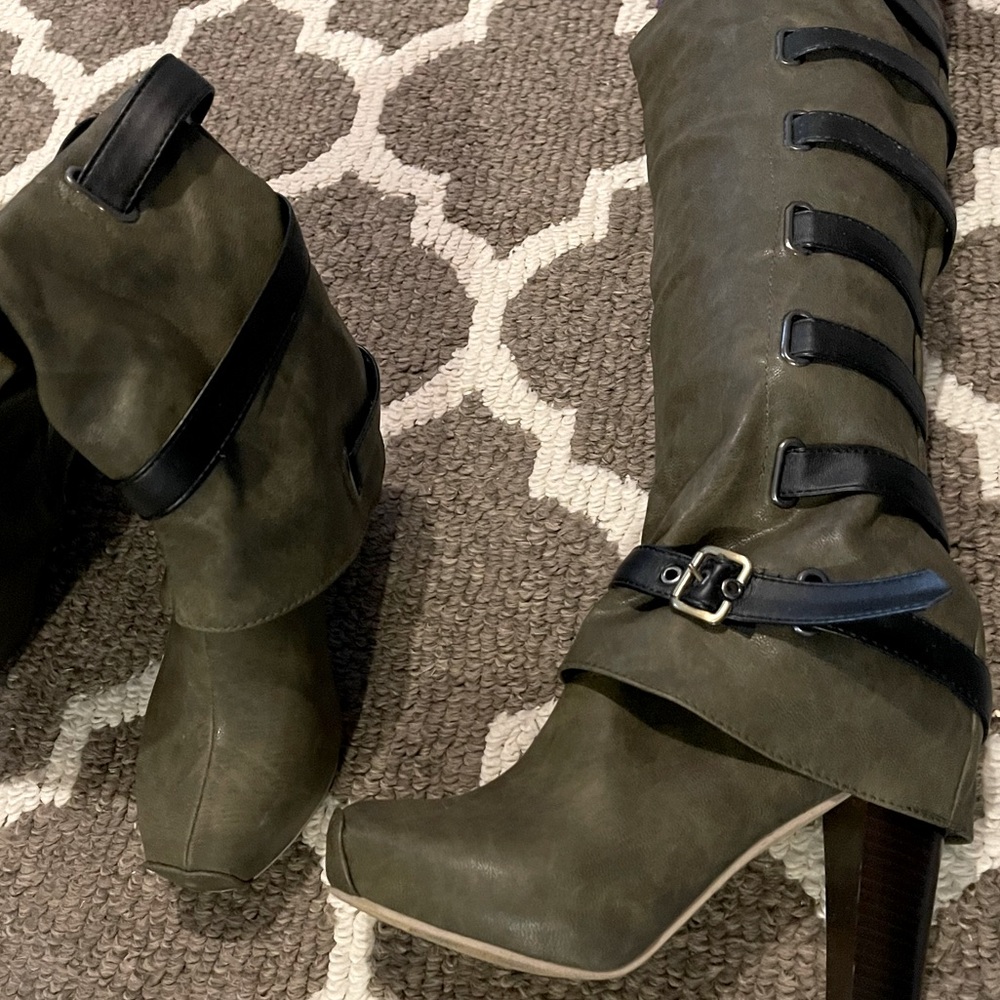 EUC BOOTS 👢